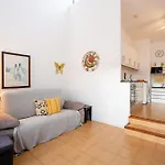 アパート One-bedroom With Terrace, Pool And Partial Sea Views *