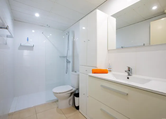 아파트 One-bedroom With Terrace, Pool And Partial Sea Views *