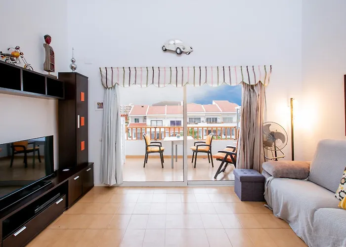 아파트 One-bedroom With Terrace, Pool And Partial Sea Views