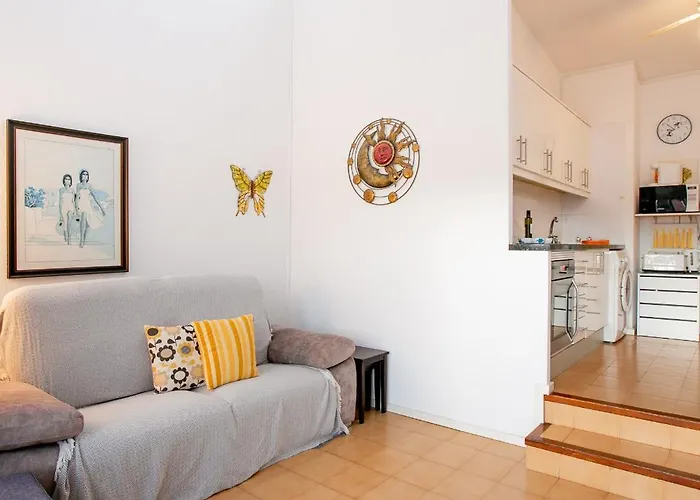 Διαμέρισμα One-bedroom With Terrace, Pool And Partial Sea Views *