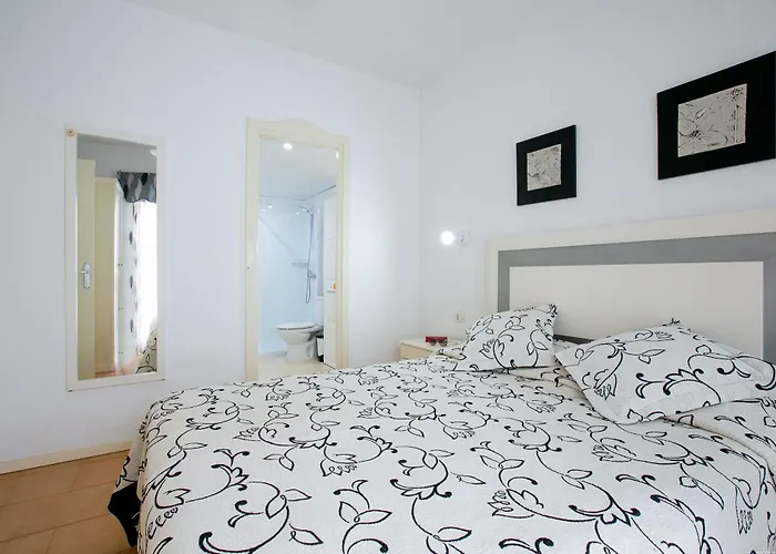 One-bedroom With Terrace, Pool And Partial Sea Views *