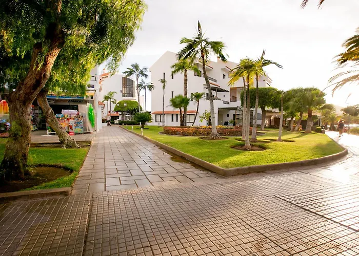 One-bedroom With Terrace, Pool And Partial Sea Views Los Cristianos (Tenerife)